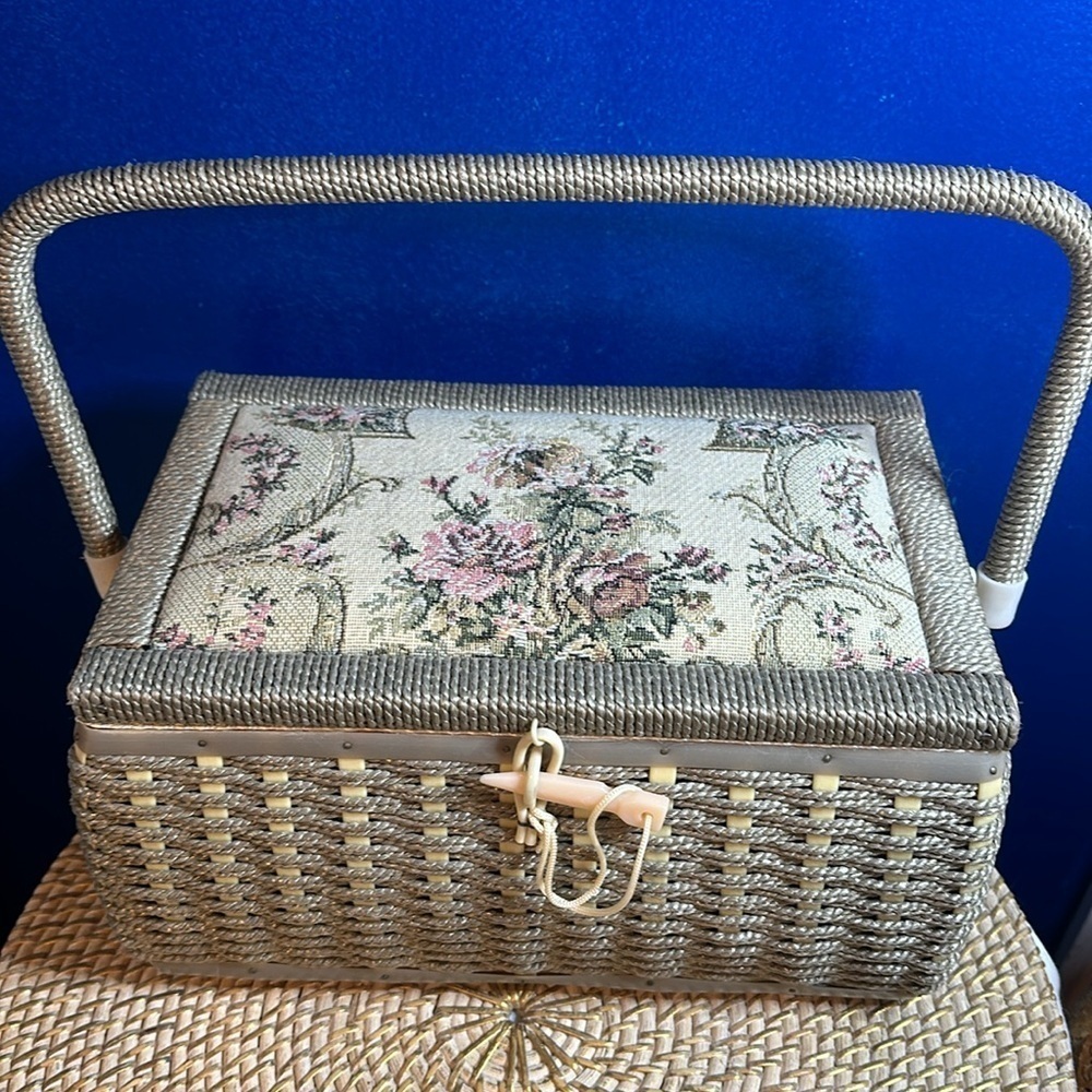 Vintage MCM RectangularTop Tapestry Faux Wicker Top Handle Sewing Box - Picture 2 of 9